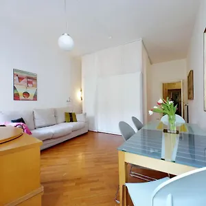 Navona Apartment, Large And Comfortable Apartment Rome