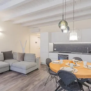 Modern & Stylish In By Rent Apartment Como